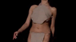 2. Cosmina Pasarin remains naked at a fashion show !!!
