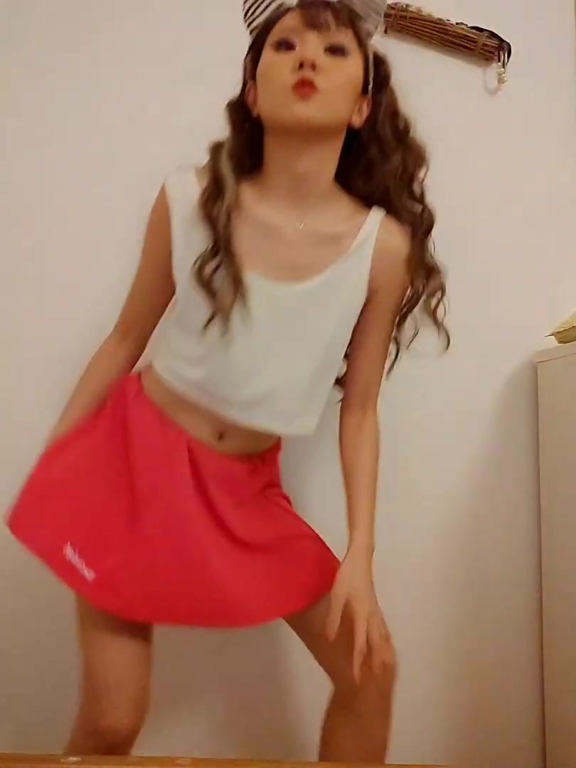 Very quick pussy accidental flash at around 1:25 | Nude Video on YouTube |  nudeleted.com