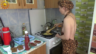 8. Сooking sandwiches. Nipple out @4:05