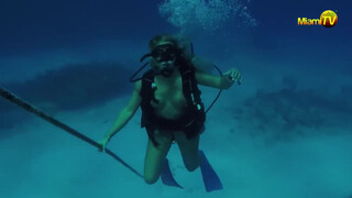 7. Jenny naked dive