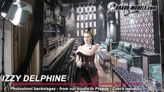 9. Backstage Photoshoot Izzy Delphine
