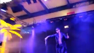 6. Dude gets a completely nude lap dance, with lots of groping, 7:35 in “Salon Eropolis à Toulouse le 01.12.2012”