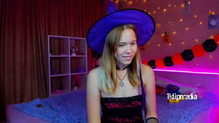 4. Witchy girl flashes her butt and pussy at 4:09 in “Alen Special Halloween [TAG42 18]”