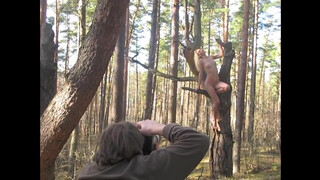 8. Acrobatic nude photo shoot (0:14, “Владимир Архипов. Съемка обнаженной натуры.”)