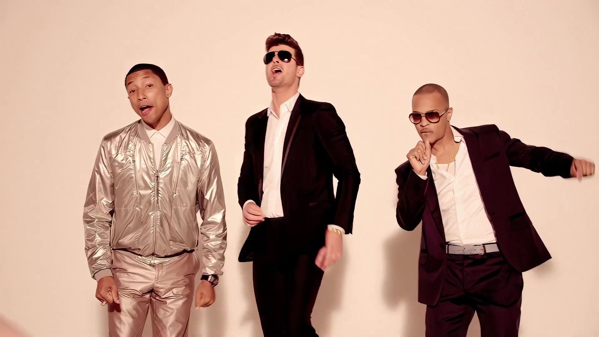 Pharrell williams and robin thicke. Pharrell williams and robin thicke. Pharrell williams thicke. Робин тик. Робин тик.