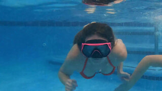 Lisa Tries Summer swimming