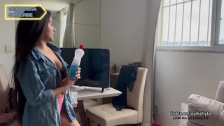4. Como limpar a tv MOSTREI TUDO *sexy* “DETALHE ESPECIAL NA TELA” | Cleaning the tv – 2:47, Kellyta does a TON of reflection tit slips in this just watch everything from this point and check comments for updates because it won’t be up long
