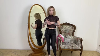 3. Transparent Shirts Make This Girl Look Incredible ????????????