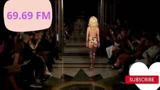 7. BOOBS JIGGLING FREELY