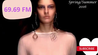 8. BOOBS JIGGLING FREELY