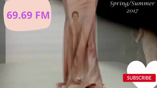 2. BOOBS JIGGLING FREELY