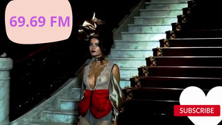 3. BOOBS JIGGLING FREELY