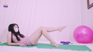 9. Home Training Yoga – Nice upshort pussy glimpses, 1:00 to 1:43 in particular
