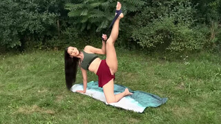 3. Home Workout – Legs stretching Yoga Splits & Contortion Flex Exercises