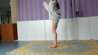 1. ultra-flexible Asian yoga girl with cameltoe