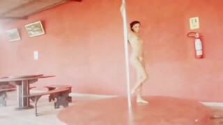 1. Topless pole dance (“Formosa 2 BoiteCalypso.com.br Faz a sua Festa!”)