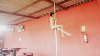 3. Topless pole dance (“Formosa 2 BoiteCalypso.com.br Faz a sua Festa!”)