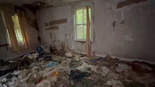 8. Abandoned Death Trap House Full Of Black Mold-Unoccupied For Over 20 Years !!!