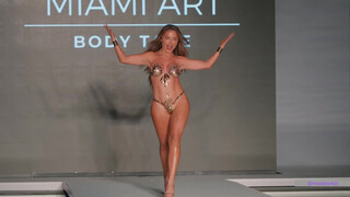 4. Unforgettable Runway Moments