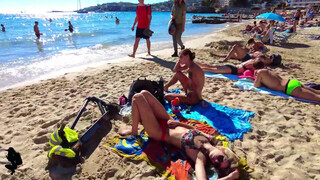 6. Candid beach titties starting at 02:58 and continuing throughout.