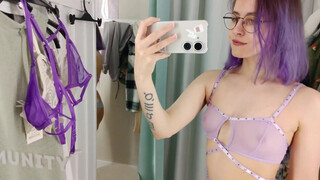9. 2:50 transparent BRA + at 1:47 does anyone know what’s that circular thing attached to her arm?