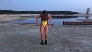 Ukraine sunset twerk