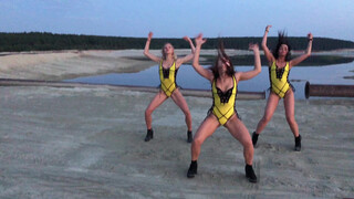 7. Ukraine sunset twerk