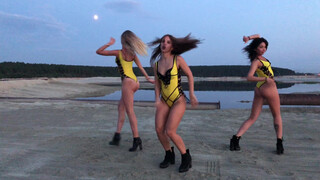 9. Ukraine sunset twerk