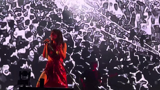 10. Spanish rock singer Eva Amaral performs topless (0:34)