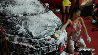 9. cute thai girl doing carwash ????