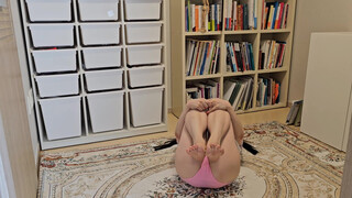 8. Sexy Asian Yoga Girl (@catyoga) 2:51