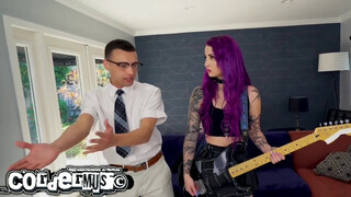 4. Saraya Jade (Paige) ft Ernesto Miranda – La Vida de una Rockstar ⭐????????‍???? {Cortometraje}