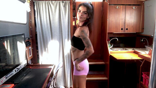 2. Love her Cameltoe