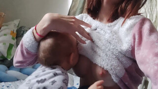 3. Breastfeeding mother nips