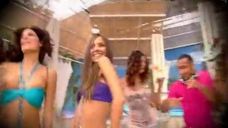 Bouncing model doesn’t realize her nipple is exposed (0:32)