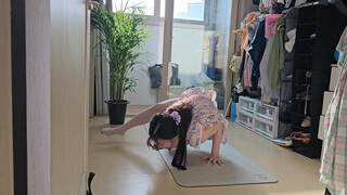 4. Sexy Asian yoga girl (6:20) https://youtu.be/fBznf9Dtgpo