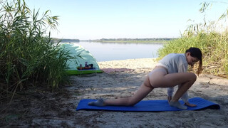 6. ???? 11:04 Yoga class on the Beach…