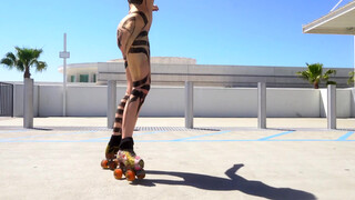 9. Roller Girl in Black & Gold Body Paint – Nude the whole video (pussy around 0:50-1:00)