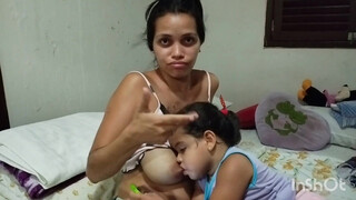 4. Minha rotina da noite com minha princesinha dando de mamar 0:21