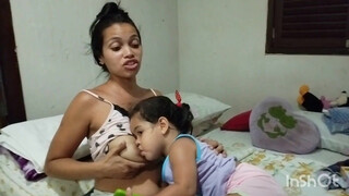 3. Minha rotina da noite com minha princesinha dando de mamar 0:21