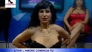 1. 2:06 is one of a couple nice stripteases in UNLISTED video “A Far l’amore comincia Tu 3 PUNTATA N.1”