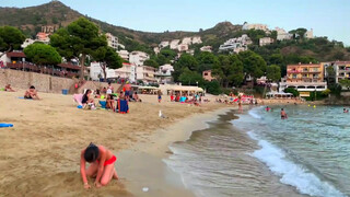 7. Blondie topless in Spain beach at 5:20