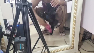 5. Gorgeous ass flash at 6:32