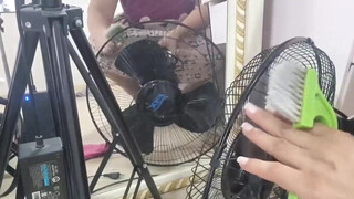 6. Gorgeous ass flash at 6:32