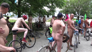 3. Naked French cyclists in “20230617 wnbr cyclonudista Bruxelles”