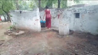 4. Indian mom bathing see through 7:28
