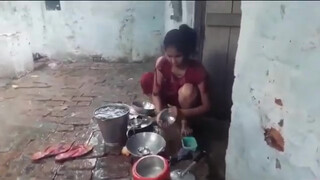 5. Indian mom bathing see through 7:28