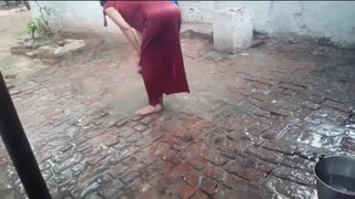 3. Indian mom bathing see through 7:28