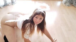 10. WHITE ANGEL TWERKING!!!