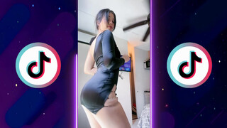 10. The first woman is so thicc, shows a lot